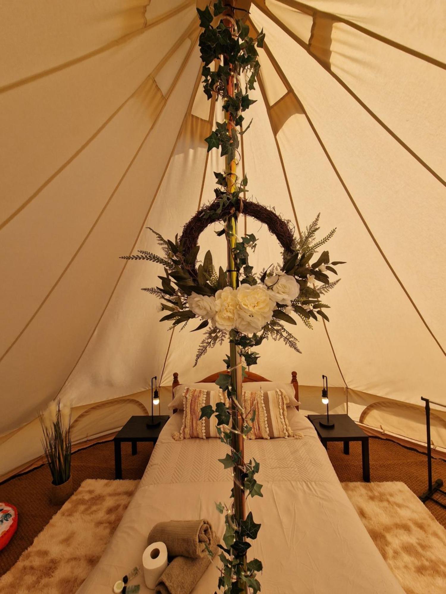 Beautiful 1-Bed Bell Tent In Holyhead Eksteriør bilde