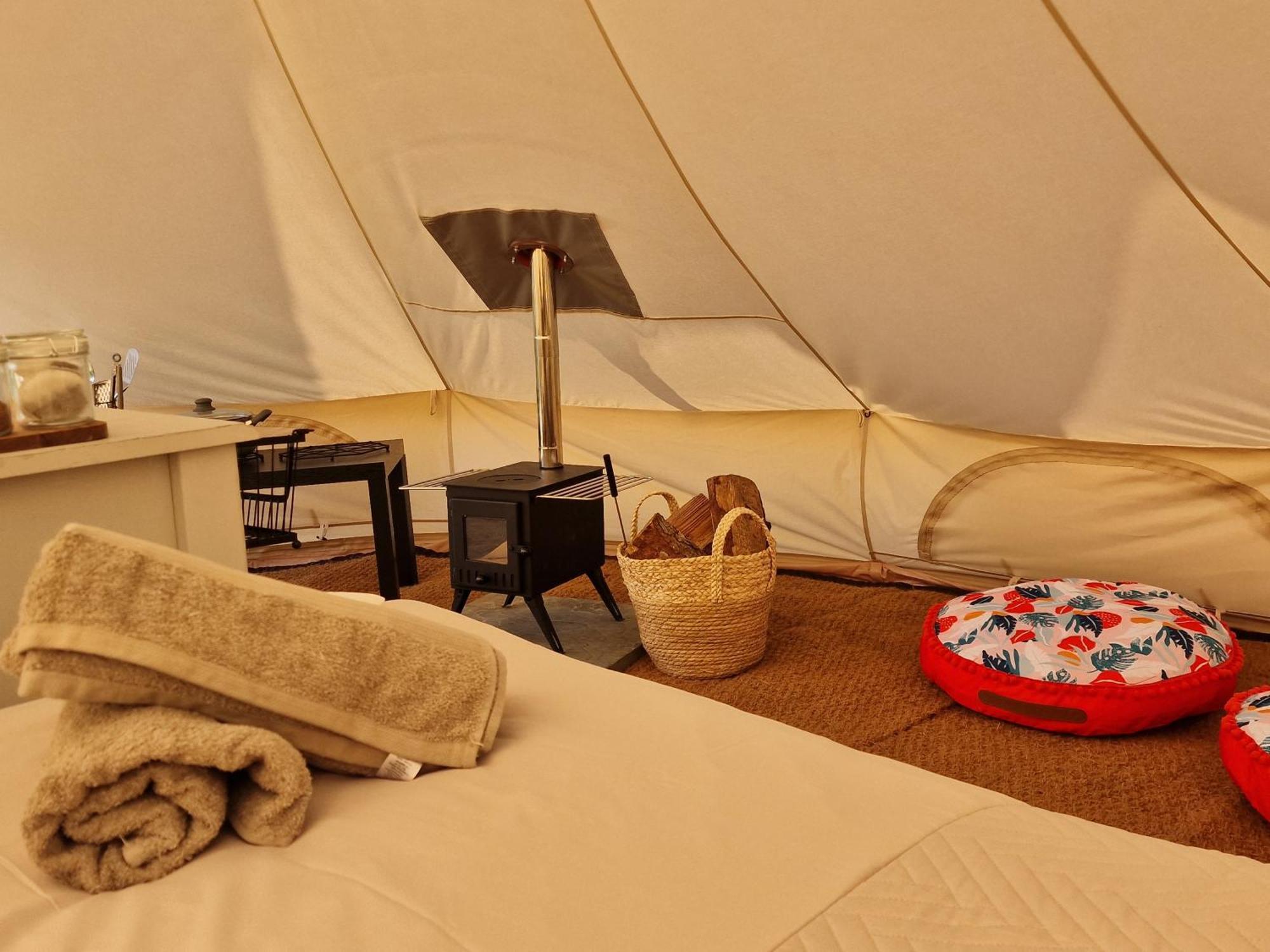 Beautiful 1-Bed Bell Tent In Holyhead Eksteriør bilde